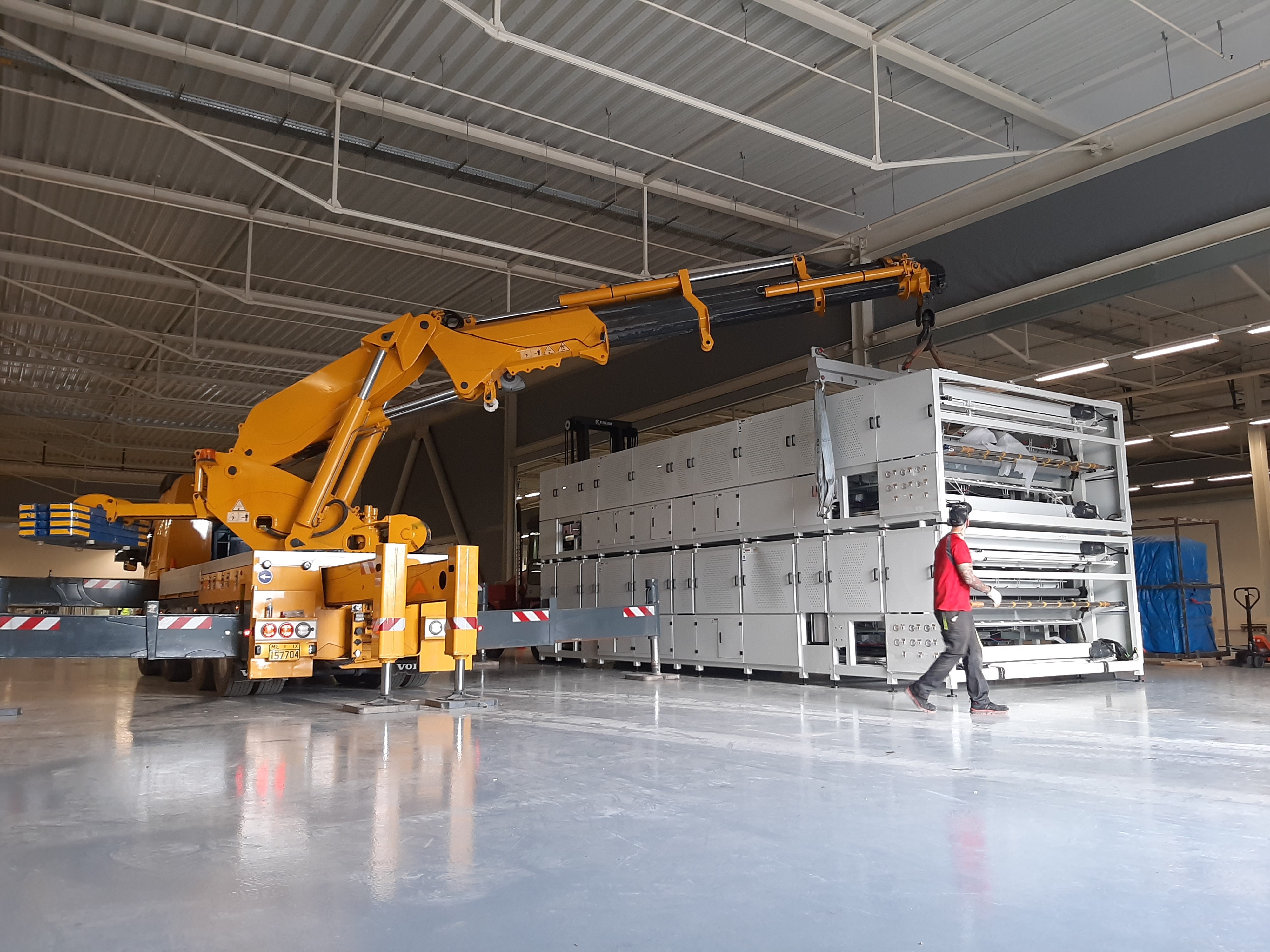 Photos capturing the arrival and installation of heavy industrial equipment at Brite Solar’s new manufacturing facility in Patras.